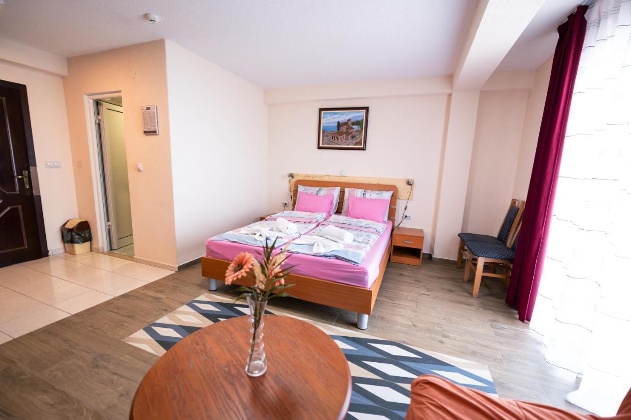 Hotel Holiday-M Ohrid Luaran gambar